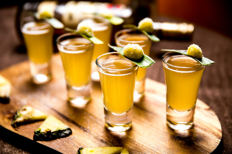 Parecen pero no son. Bebidas sin alcohol, la tendencia saludable para seguir siendo “social”