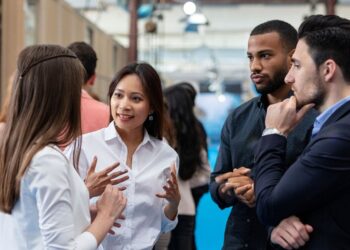 No es a quién conoces, sino quién te conoce a ti