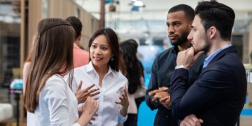 No es a quién conoces, sino quién te conoce a ti