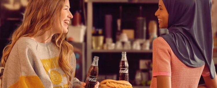 Estudio revela que la publicidad mostrando diversidad es mejor percibida por los consumidores.