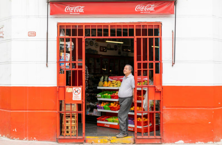La silenciosa batalla entre las tiendas de conveniencia y las bodegas de barrio